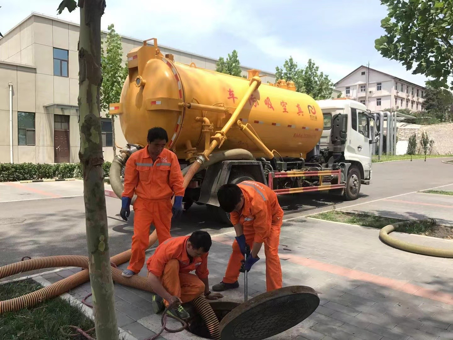 九湖镇化粪池清理与5-8吨吸粪车施工效率分析